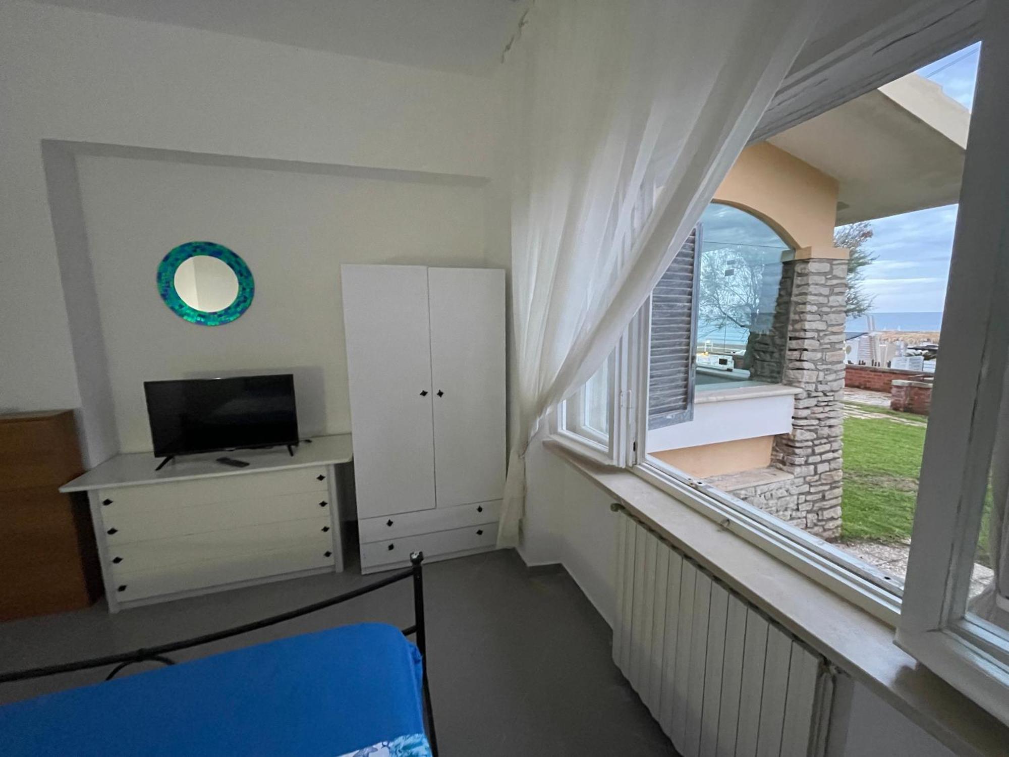 Villa Paonessa Lido Di Fondi Bilik gambar