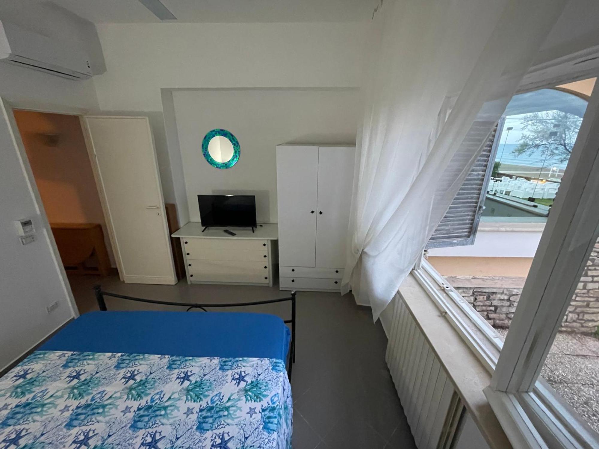 Villa Paonessa Lido Di Fondi Bilik gambar